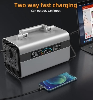 110V / 220V Giriş Çıkışı 600wh Güneş ve Işıklı Taşınabilir Güç İstasyonu 4w